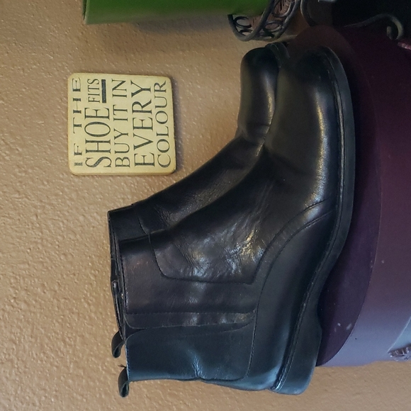 EUC- Joan & David 'CJBeth' Leather Ankle Boot